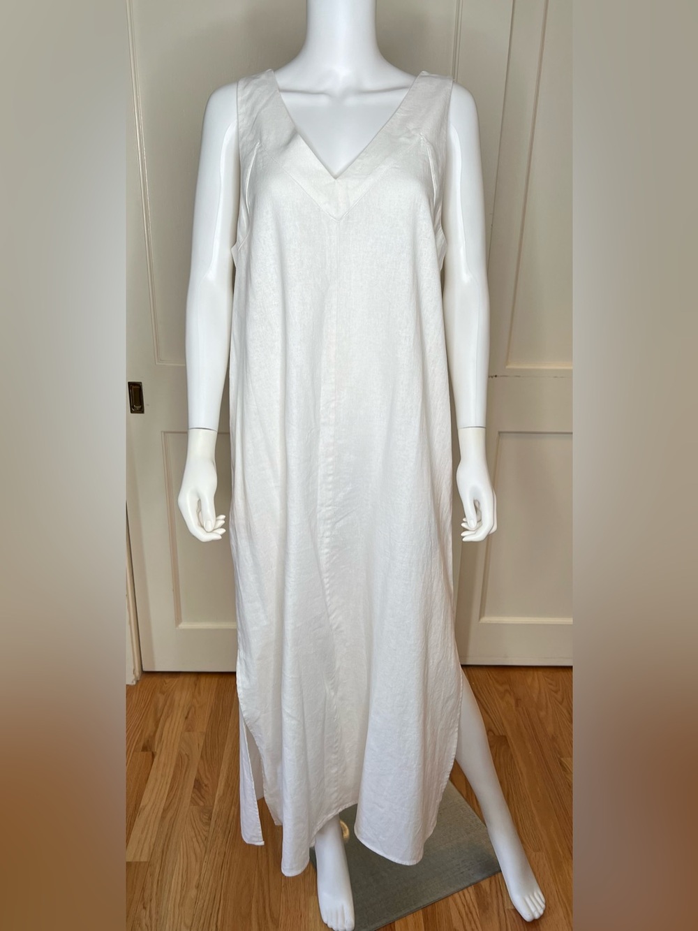 DKNY Linen Blend White Maxi Dress, 
Sz Large, NWT